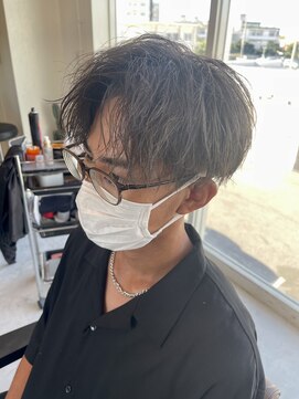 シリー(SILLY) モノトーングレージュアップバングマッシュ