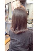 シンプルなのに艶めく存在感　切りっぱなしボブ