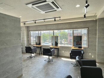 _WHITE 芦屋店【アンダーバーホワイト】