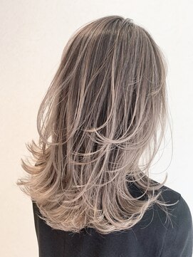 ラグーン(LAGOON) バレイヤージュグレージュハイライトダブルカラーケアブリーチ