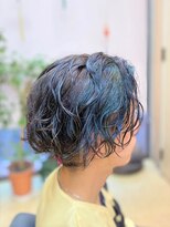 エリカ 美容室&nbsp;【昆虫の美しさを再現】タマムシ色グラデーションカラー