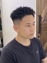 癖毛ショート　パーマ風　日本橋神田フェードカット　かきあげ