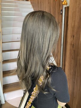 アヴァンス 天王寺店(AVANCE.) グレージュ×透明感