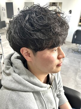 ヒュイル バイ ニアウ(Hwyl by Niau) メンズマッシュツーブロックスパイラルパーマニュアンスパーマ