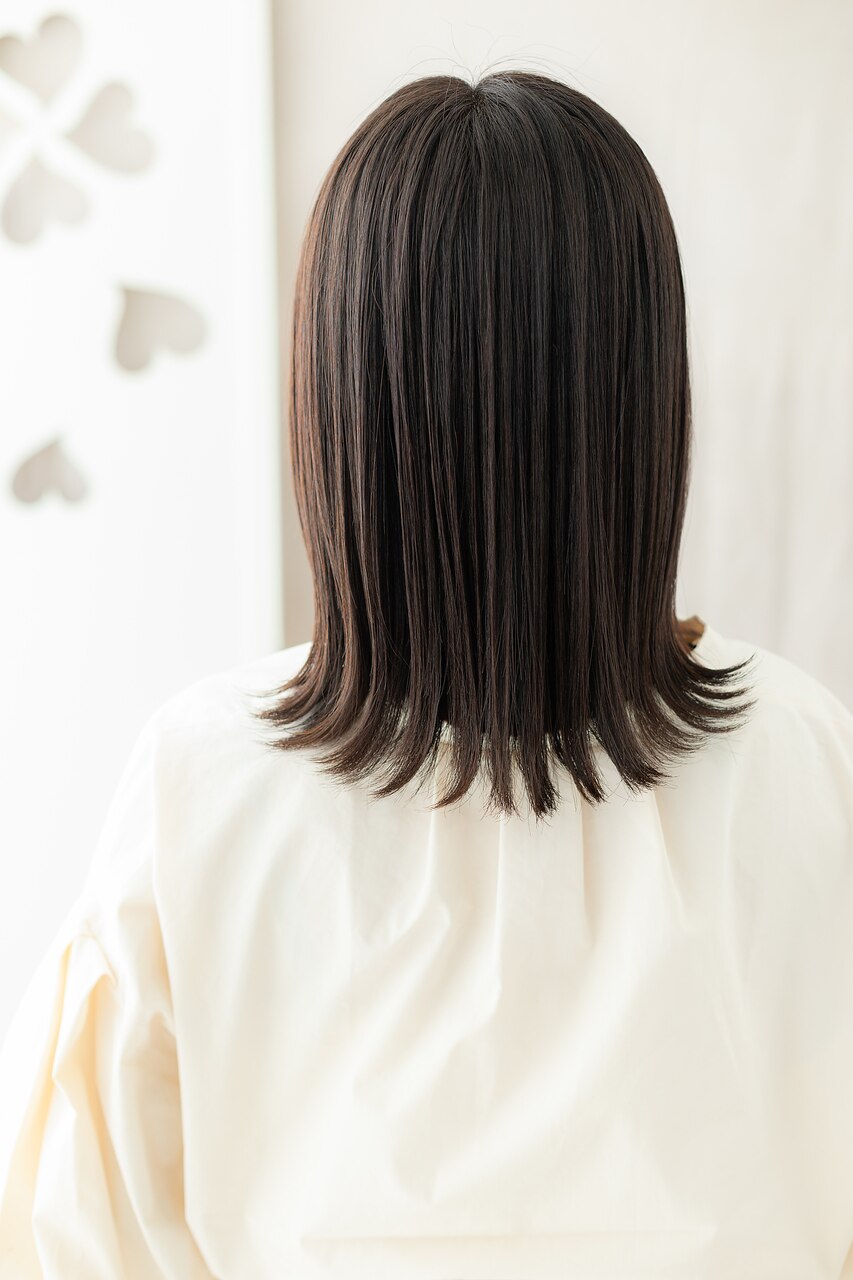 美髪グレージュカラーウェットヘア外ハネくびれミディアムY大宮