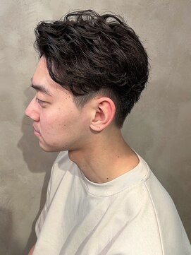 ディスイズバーバーサード(THIS IS BARBER 3rd) アップバング　ナチュラルパーマ　束感　ツーブロックショート