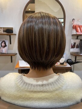 ヴィアンカ(Vianca) 抜け感大人ショートボブ