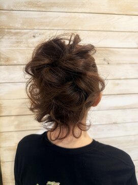 パシャ(Pasha) 外はね混じりの華やかアップ