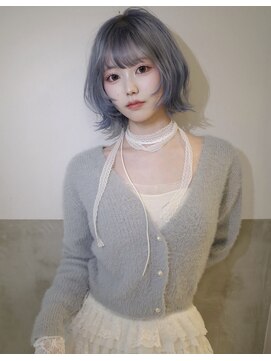 ピア(Pia) 透明感ブルーグレーの小顔レイヤーボブ