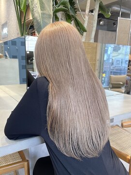サンク 原宿 表参道(cinq) ホワイトベージュハイトーンカラーブロンドブリーチレイヤーボブ