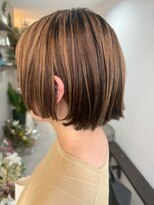 クイ(quii)&nbsp;前上がりボブで柔らかさを～外はねボブ