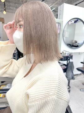 ヒビヲ(HIBIO) ダブルカラーベージュカラーハイトーンカラーケアブリーチボブ