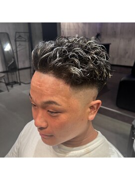 レイヴン(RAVEN) ホワイトメッシュ極道パーマ