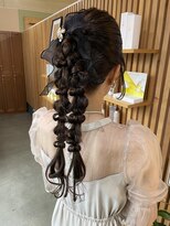 キュオンシア(CUEON. ciea)&nbsp;ツイン編みおろし×お呼ばれヘア