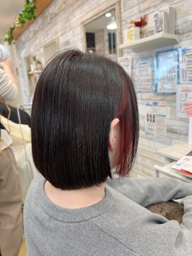 フゥカ 売市店(fuka) さりげなく見えるインナーピンクカラー×まとまりボブ