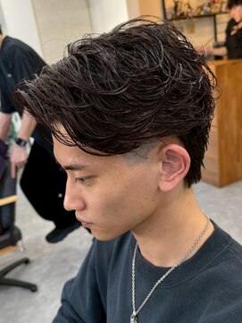 フゥ 宇都宮(FeU) 宇都宮メンズフェザーパーマニュアンスパーマセンターパート眉毛