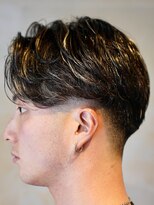 メリケンバーバーショップ コウベ(MERICAN BARBERSHOP KOBE)&nbsp;メンズカットバーバースタイルセンターパートN3