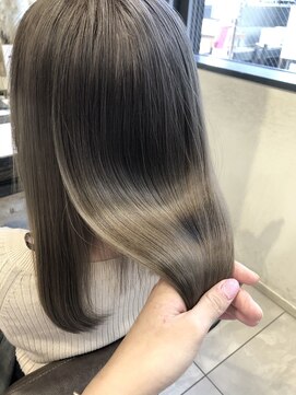 トルネード(TORNADO) 外国人風韓国風パールグレージュカラー　艶髪　ヨシンモリ