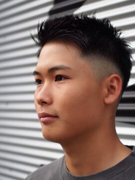 サン(3) 刈り上げ　スキンフェード　フェード　アップバング　ビジネス