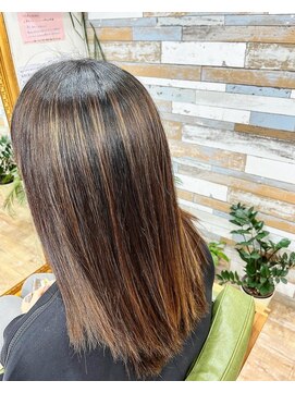 ハウオリ ヘアーワークス(Hauoli hair works) ヴァリジョア×マグネット、ブリーチハイライト毛の縮毛矯正