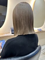 ヒビヲ(HIBIO)&nbsp;ワンブリーチダブルカラーハイトーンショート切りっぱなしボブ