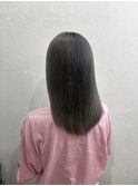 ショートボブ　ニュアンスカラー　センターパート