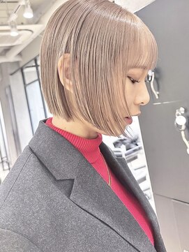 ベモ(NVEMO) ホワイトブロンドミルクティーホワイトグレージュショートボブ