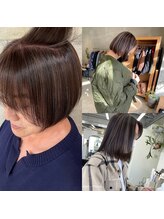 大人女性のお悩みに向き合う《白髪ぼかしハイライト》で透明感のある上品なヘアカラーに。