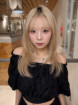レイヤーカット×ブロンド