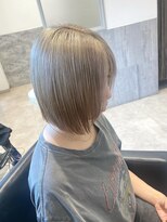 アトリエ(Atelier)&nbsp;ホワイトベージュ　ブロンドボブ