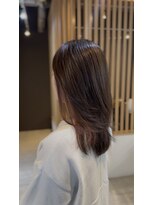 イゾラ(isola)&nbsp;ブリーチ1回で叶う、ピンクベージュイヤリングカラー｜西千葉