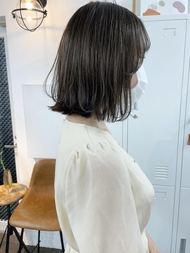 イコ 表参道原宿(ico) オリーブグレージュ イルミナカラー 切りっぱなしボブ