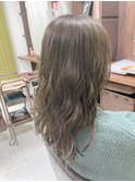 オリーブベージュ