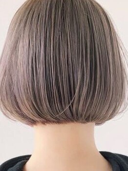 白髪を隠すだけじゃない！魅力的な大人グレイカラーで気になる箇所を隠しつつオシャレを楽しみましょう★