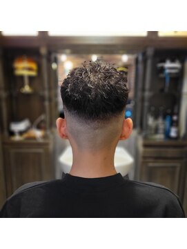 バレス 田町(BALES) [スキンフェード/ツイストスパイラル/田町]