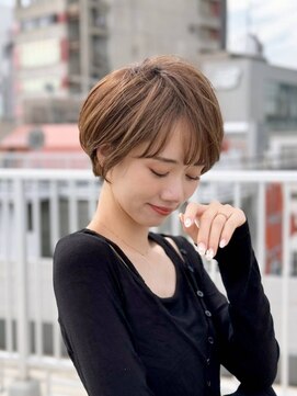 アンド ストーリーズ(&STORIES) 前髪あり耳掛け丸みくびれショートボブ20代30代40代50代(蘭)