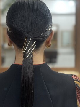 リッカ(RICCA) 【ヘアセット】タイトポニーテール×ゴールドピンアレンジ♪