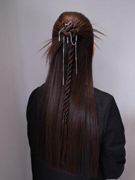 トゥナ 六角(Tuna) カチモリハーフアップ