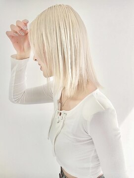 ジェム(GEM) チェリーレッド/細みハイライト/ホワイトブロンド/ボブ★97