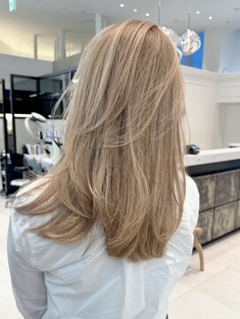 アルティファータ(artifata) 白髪ぼかし 極細ハイライト 大人 抜け感 立体感 上品 顔まわり