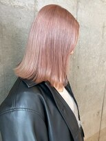 セル(CELL)&nbsp;ブリーチ ダブルカラー ペールピンク 外ハネミディ 透明感カラー