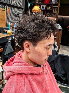 フォーコーナーズカットショップスリーセント 栄(FourCornersCutShop 3/cent) 【スパイキーパーマ】