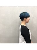 刈り上げマッシュショート×コントラストブルーカラー
