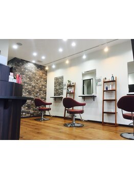 明るくオシャレな“白髪染め”誤魔化さず、隠さない。アナタのグレイカラーの常識を変える