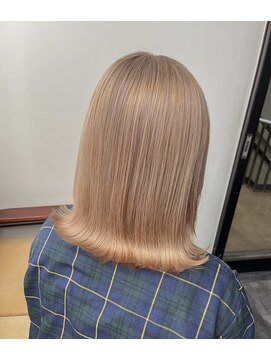 エイミー(Aimee) Aimee 町田　切りっぱなしボブ×ミルクティーベージュ