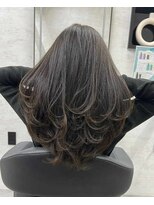 レイ(Lay.)&nbsp;【代表内堀】簡単スタイリングワンカールレイヤーカット