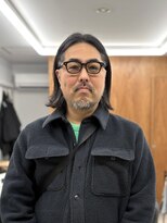 イナフ(ENUFF) 髪の広がりを抑えて落ち着いた印象に見えるロングスタイル