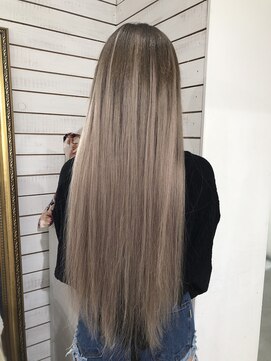 ビーヘアサロン(Beee hair salon) スーパーロングホワイトグレージュ グラデーション