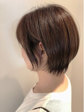 リコ(Lico) スタイリングが簡単な耳かけショート