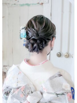 ホワイトルーム(White Room) 和装のシニヨンスタイル♪